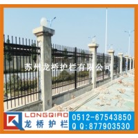 江苏小区外墙护栏 江苏围墙锌钢护栏 免焊护不维护 龙桥