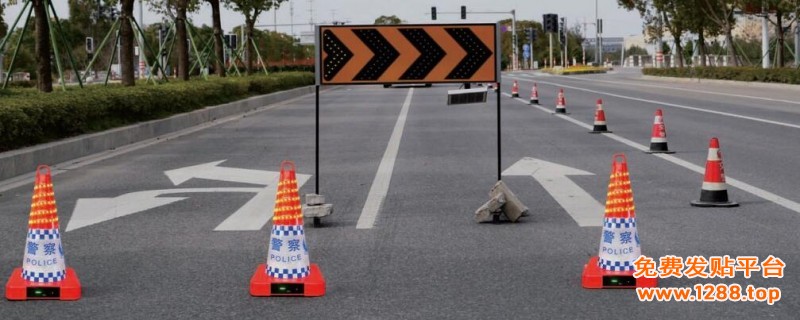 多功能led路锥价格